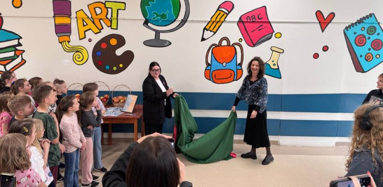 Nowy mural w SP nr 3 w Słupsku (fot. Radio Gdańsk/Aleksander Radomski)