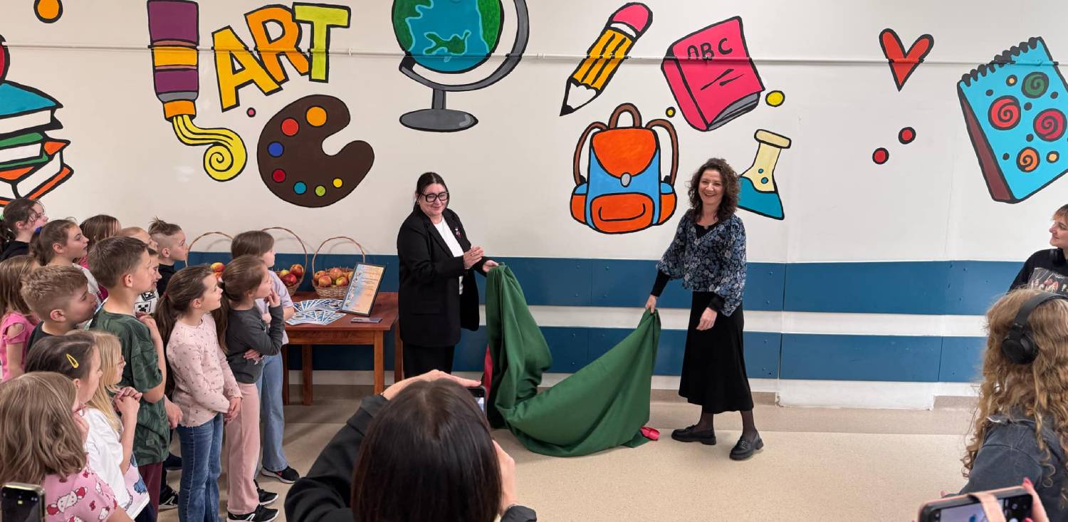 Nowy mural w SP nr 3 w Słupsku (fot. Radio Gdańsk/Aleksander Radomski)