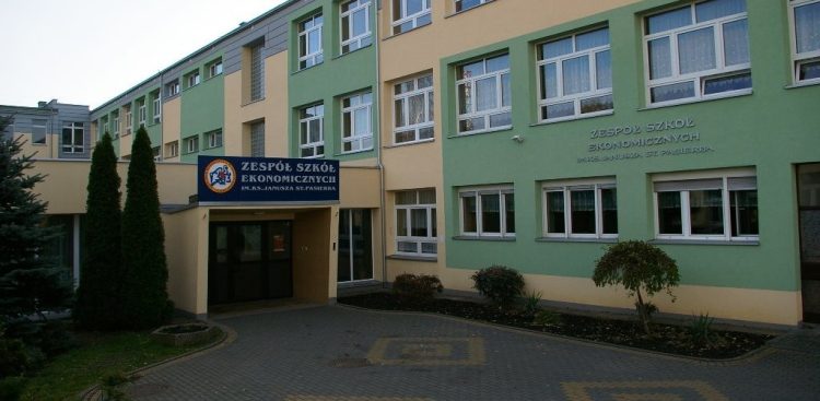 Delegatura Kuratorium Oświaty mieści się w budynku Zespołu Szkół Ekonomicznych w Tczewie (fot. Zespół Szkół Ekonomicznych im. ks. Janusza St. Pasierba w Tczewie)