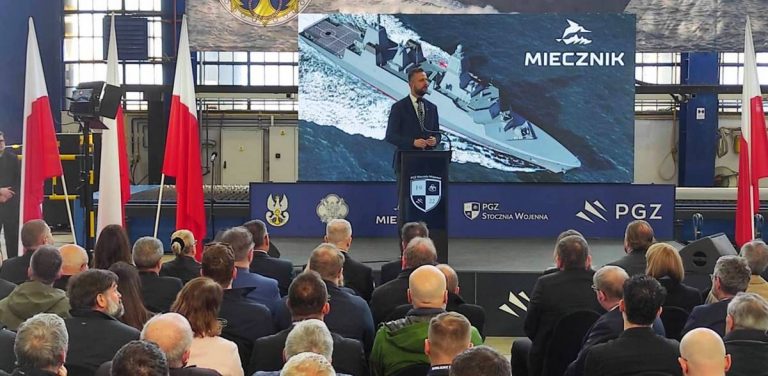 Władysław Kosiniak-Kamysz podczas uroczystości rozpoczęcia budowy okrętu ORP Burza (fot. Radio Gdańsk/Mateusz Czerwiński)