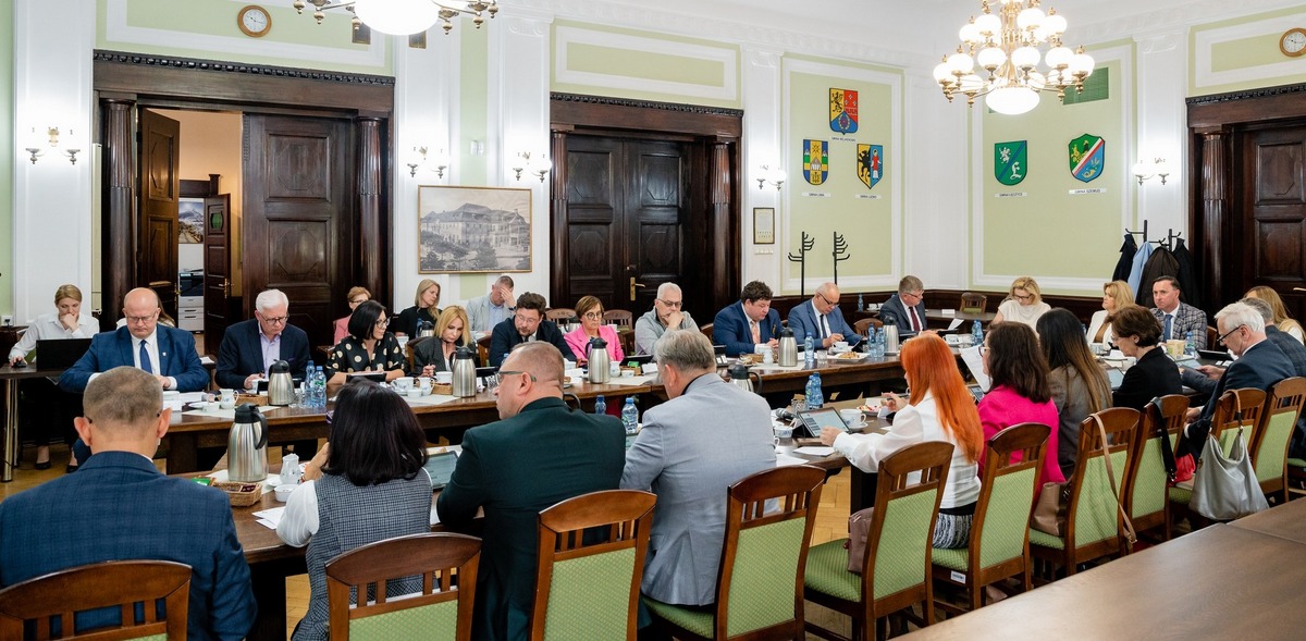 Radni przyjęli uchwałę w sprawie dofinansowania prac przy zabytkach położonych na terenie powiatu wejherowskiego (fot. Facebook/Powiat Wejherowski)