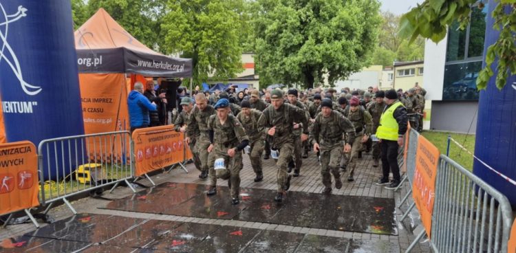W 11. Ćwierćmaratonie Komandosa wzięło udział około siedmiuset mundurowych z całej Polski (fot. Radio Gdańsk/Przemysław Woś)