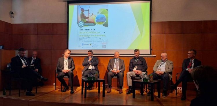 Podczas konferencji w Wejherowie poruszono szereg zagadnień związanych z energią wodorową i eksploatacją stacji wodorowych (fot. Facebook/OSPS BHP oddział Gdańsk)