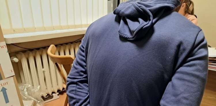 37-latek został zatrzymany przez policjantów i trafił do policyjnej cel (fot. KPP w Kwidzynie)