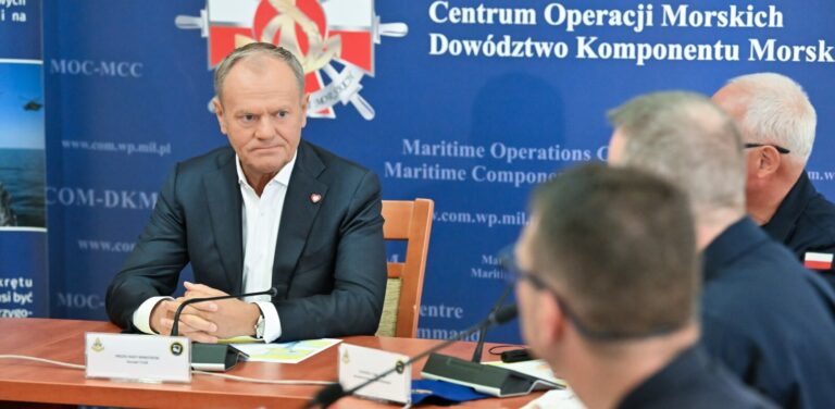 Premier Donald Tusk przewodniczył w Gdyni pilnej naradzie w sprawie incydentu na Bałtyku