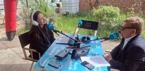 Jacek Bendykowski Prezes Fundacji Gdańskiej rozmawia z Magdą Manasterską (fot. Radio Gdańsk//Beata Jeziorska)