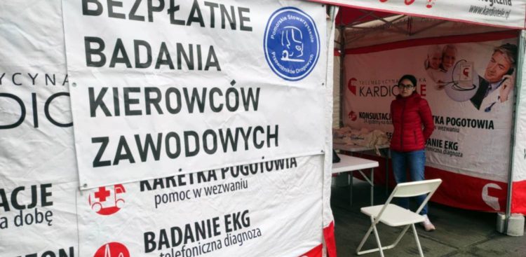 Mobilny punkt kontrolny akcji „Zatrzymaj się na chwilę. Zadbaj o siebie" (fot. Radio Gdańsk/Mateusz Czerwiński)