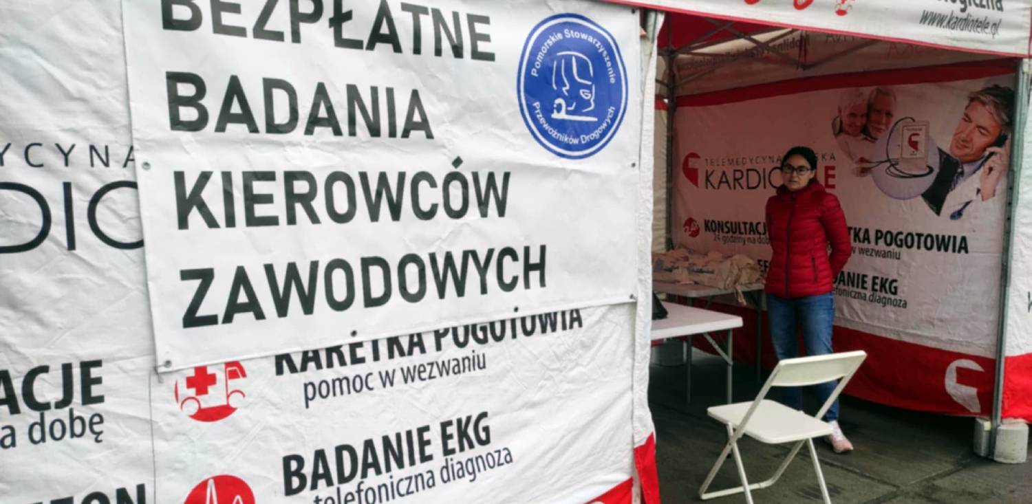 Mobilny punkt kontrolny akcji „Zatrzymaj się na chwilę. Zadbaj o siebie" (fot. Radio Gdańsk/Mateusz Czerwiński)