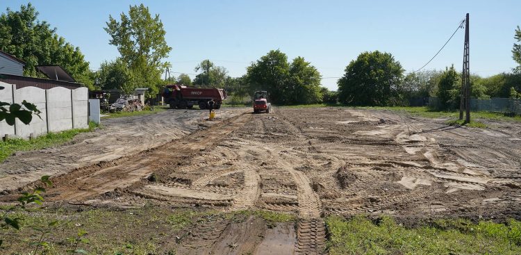 Teren przygotowany pod budowę nowych lokali socjalnych w Człuchowie (fot. UM Człuchów)