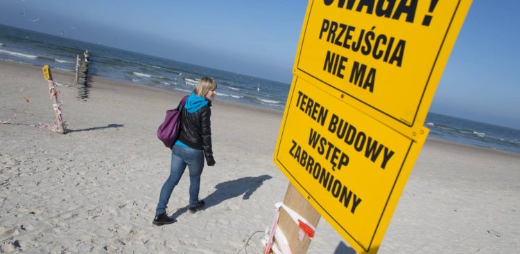 Zdjęcie archiwalne. Budowa sztucznej rafy w Ustce (fot. Krzysztof Tomasik/KFP)