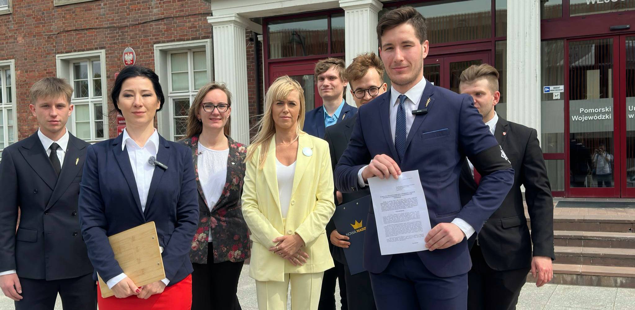 Środowiska prawicowe zapowiadają "Marsz przeciwko migracji" w Gdańsku. W centrum Tomasz Chlasta, prezes koła Młodzieży Wszechpolskiej w Gdańsku (fot. Radio Gdańsk/Oskar Bąk)