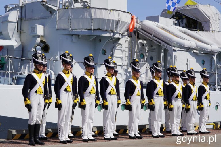 ORP „Błyskawica” rozpoczęła 50. sezon wystawienniczy. Gdynia, 01.05.2025 r. (fot. Magdalena Starnawska/gdynia.pl)
