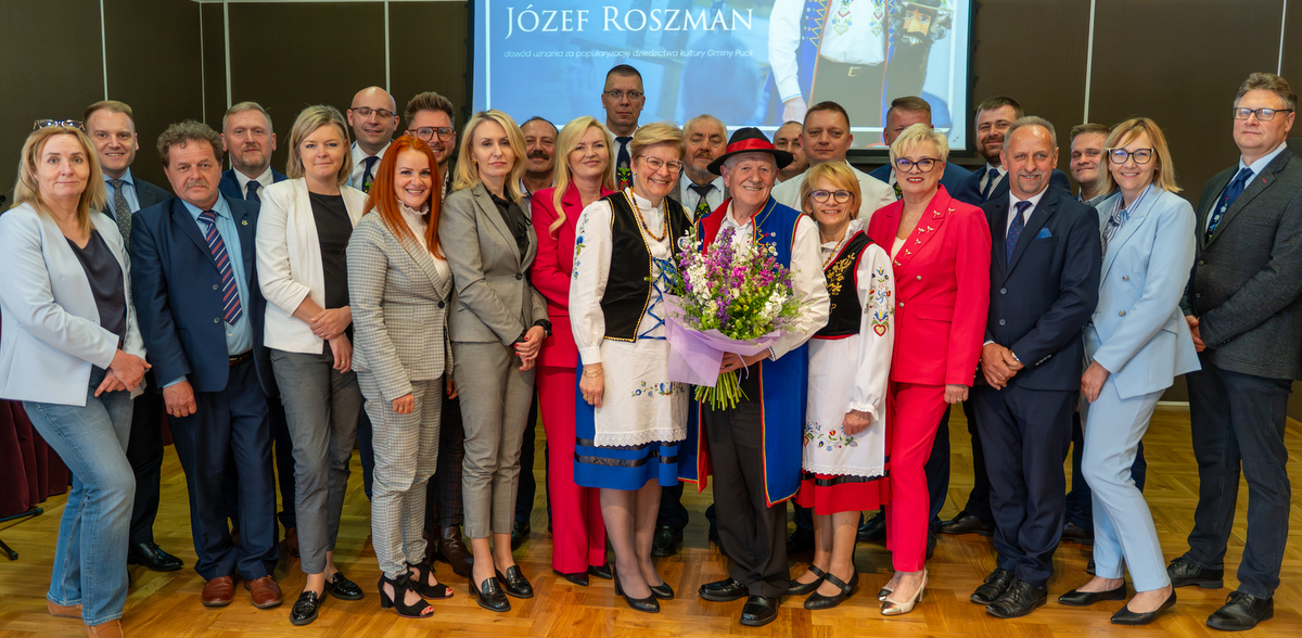 Uroczyste wręczenie Józefowi Roszmanowi tytułu Honorowego Obywatela Gminy Puck (fot. Kropidłowscy/Gmina Puck)