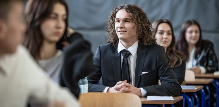X Liceum Ogólnokształcące Dwujęzyczne im. Lecha Bądkowskiego w Gdańsku. Matura z języka polskiego. 04.05.2023 (fot. Krzysztof Mystkowski / KFP)