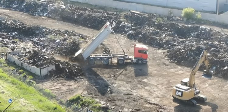 Nielegalne złomowisko w Lęborku (Fot. Starostwo Powiatowe w Lęborku)