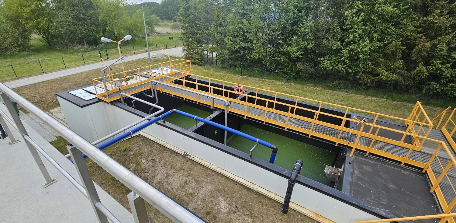 Zmodernizowana, nowoczesna oczyszczalnia ścieków w Tuchomiu ma obsługiwać całą gminę (Fot. Radio Gdańsk/ Marcin Pacyno)