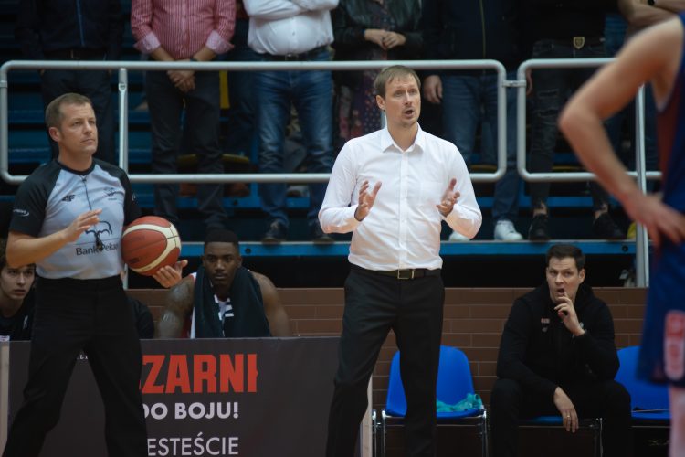 Słupsk. Grupa Sierleccy Czarni Słupsk - King Szczecin 77:92 Mantas Cesnauskis
I Trener (Czarni) 31.10.2021 fot. Krzysztof Tomsik
