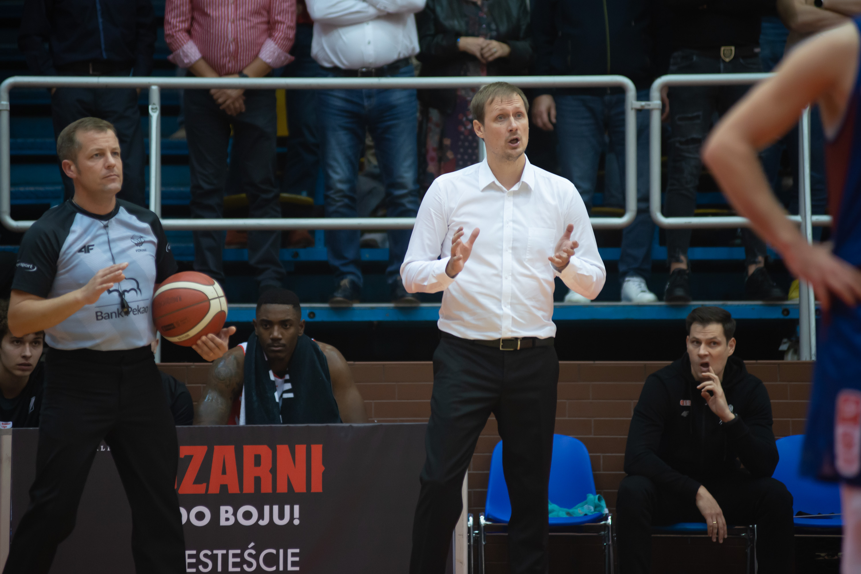 Słupsk. Grupa Sierleccy Czarni Słupsk - King Szczecin 77:92 Mantas CesnauskisI Trener (Czarni) 31.10.2021 fot. Krzysztof Tomsik