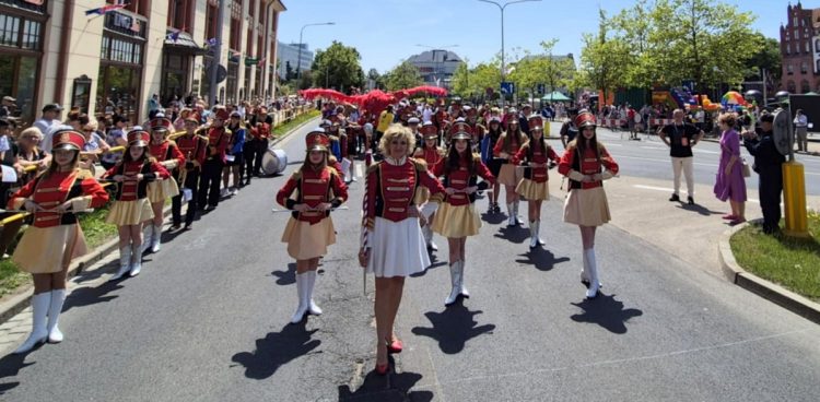 Ulicami Słupska przeszła barwna parada (fot. Radio Gdańsk/Przemysław Woś)