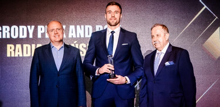 Na zdjęciu: Krzysztof Lodziński - Radio Gdańsk, Mikołaj Witliński, Krzyszfof Bielak -  Pomorski Okręgowy Związek Koszykówki (fot. Agnieszka Modelska)