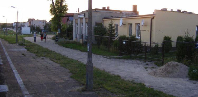 Przystanek kolejowy w Kiełpinie (Fot. wikimedia commons)