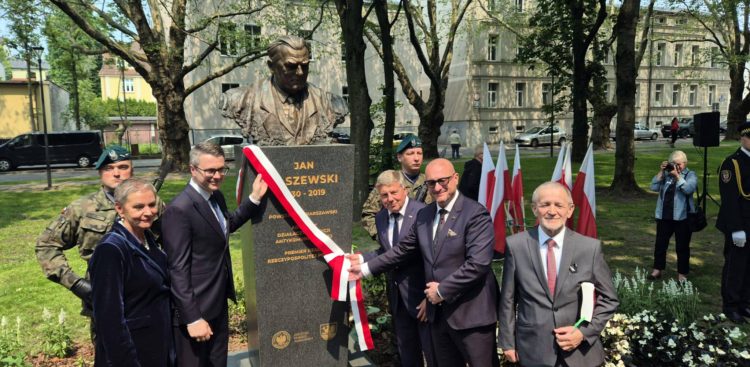 Odsłonięcie pomnika Jana Olszewskiego w Słupsku - 04.06.2025 r. (fot. Radio Gdańsk/Przemysław Woś)