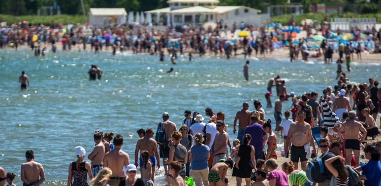 Zdjęcie archiwalne. Upalny dzień w Sopocie (fot. Mateusz Ochocki/KFP)