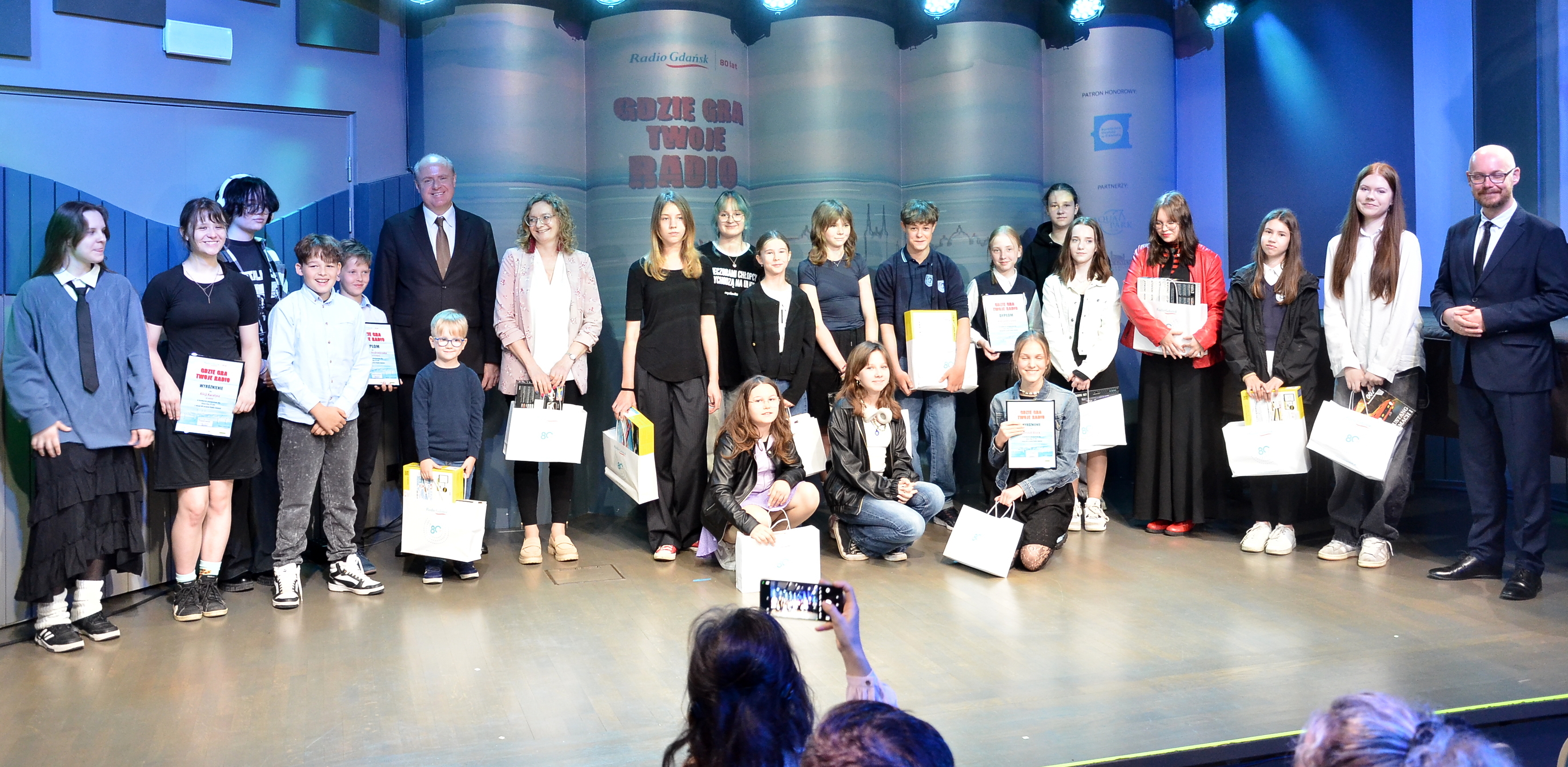 Nagrodzeni i wyróżnieni w konkursie "Gdzie gra Twoje Radio" (fot. Radio Gdańsk/Michał Pacześniak)