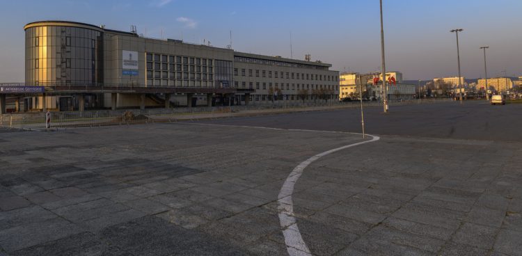 Parking przed Akwarium Gdyńskim (fot. KFP/Anna Bobrowska)