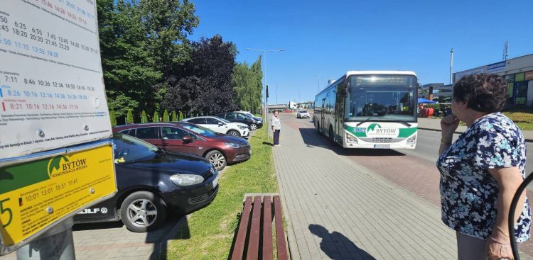 Autobus z Bytowa nad jezioro Jeleń - 01.07.2025 r. (fot. Radio Gdańsk/Marcin Pacyno)