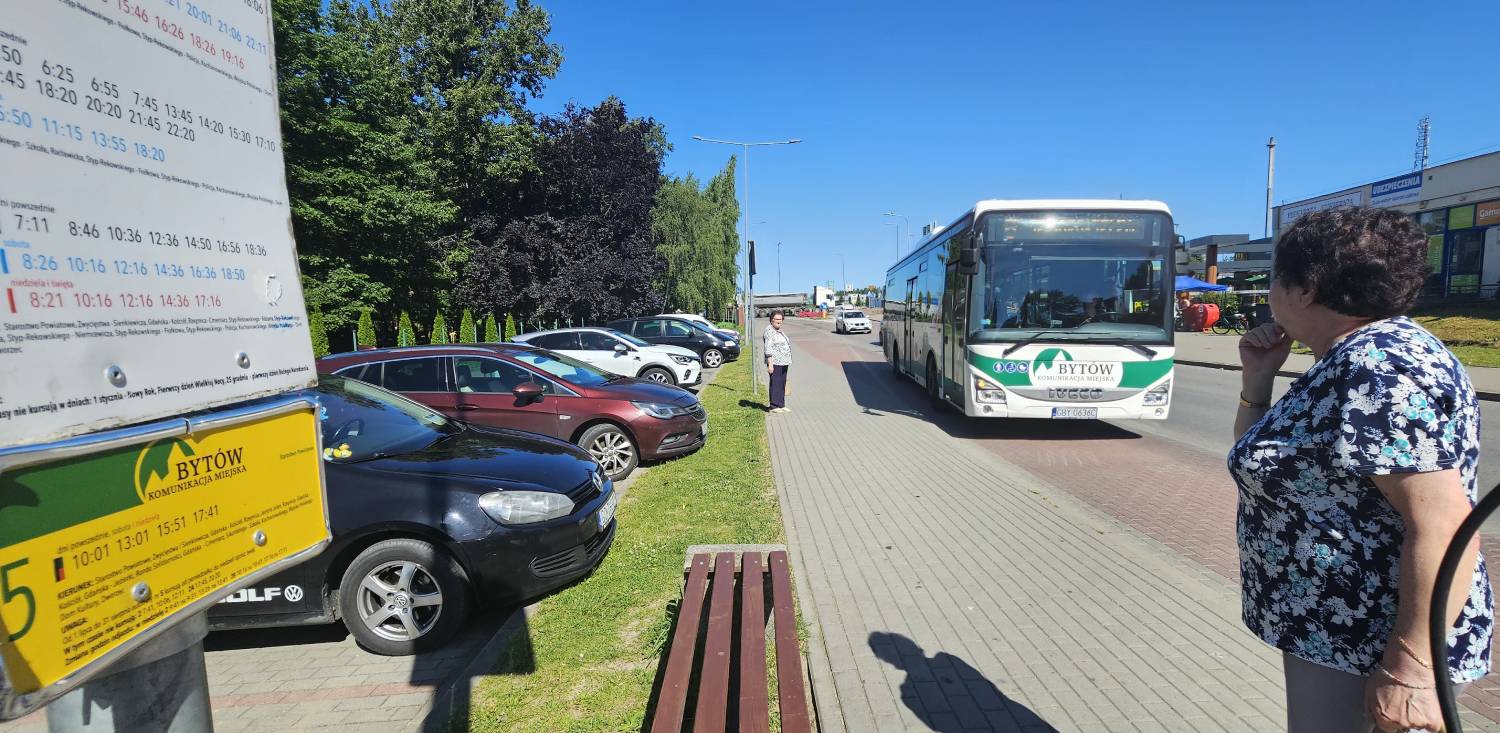 Autobus z Bytowa nad jezioro Jeleń - 01.07.2025 r. (fot. Radio Gdańsk/Marcin Pacyno)