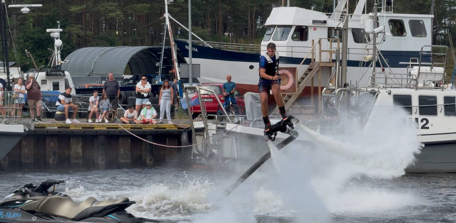 Flyboard. Zawody w Ustce, 26.07.2025 r. (fot. Radio Gdańsk/Łukasz Kosik)