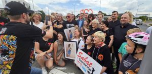 Jerzy Owsiak na otwarciu ronda im. WOŚP w Chojnicach (fot. Radio Gdańsk/Marcin Pacyno)