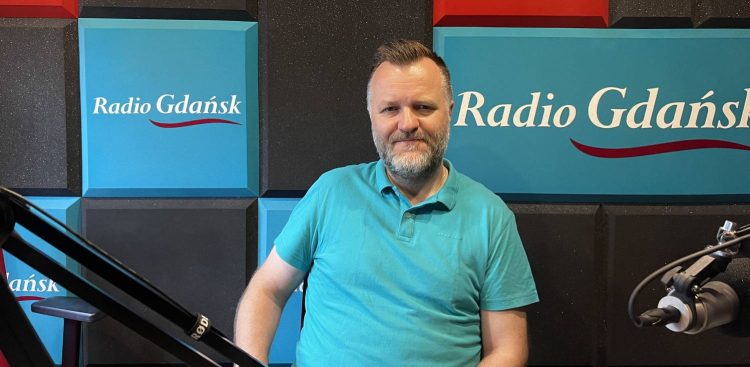 Wicemistrz Polski Baristów Latte Art Michał Błasiak (fot. Radio Gdańsk/Joanna Merecka-Łotysz)