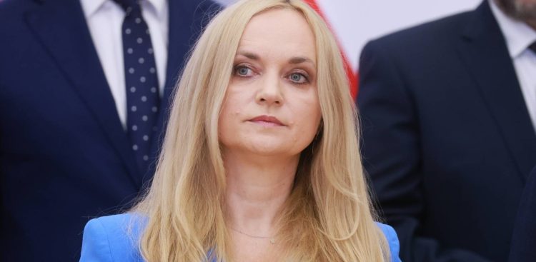 Nowa minister zdrowia Jolanta Sobierańska-Grenda podczas konferencji prasowej premiera Donalda Tuska w KPRM w Warszawie, 23.07.2025 r. (fot. PAP/Leszek Szymański)