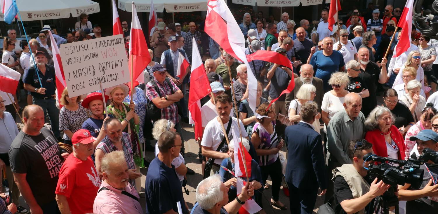 Środowiska prawicowe protestowały w Gdańsku przeciw wystawie "Nasi chłopcy" - 15.07.2025 r. (fot. Radio Gdańsk/Oskar Bąk)