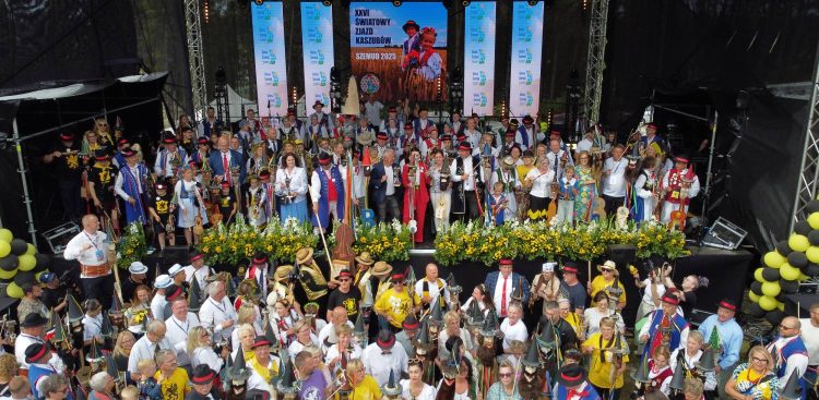 Bicie rekordu w grze na diabelskich skrzypcach (fot. Radio Gdańsk/Robert Groth)