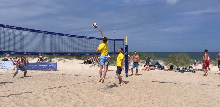 Turniej siatkówki na plaży w Ustce, 06.05.2025 r. (fot. Radio Gdańsk/Joanna Merecka-Łotysz)