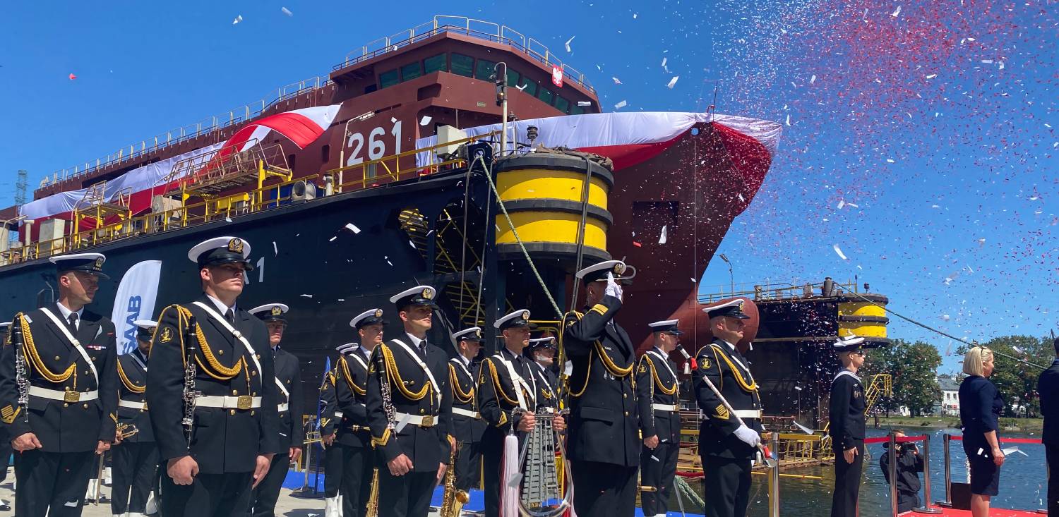 Wodowanie okrętu "Delfin" (fot. Radio Gdańsk/Kuba Kaługa)