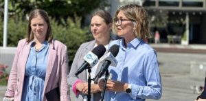 Przemawia Magdalena Biejat. Wystąpienie polityków Lewicy w Sopocie, 24.07.2025 r. (fot. Radio Gdańsk/Oskar Bąk)