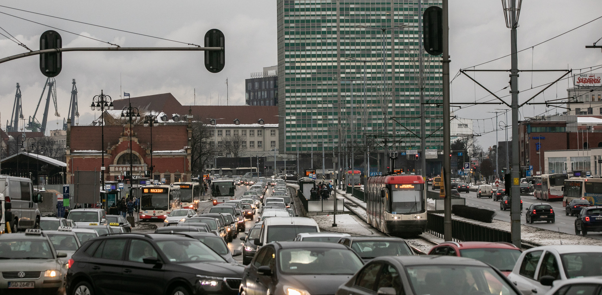 Zdjęcie ilustracyjne, korek na ulicy Wały Piastowskie w Gdańsku (fot. KFP/Krzysztof Mystkowski)