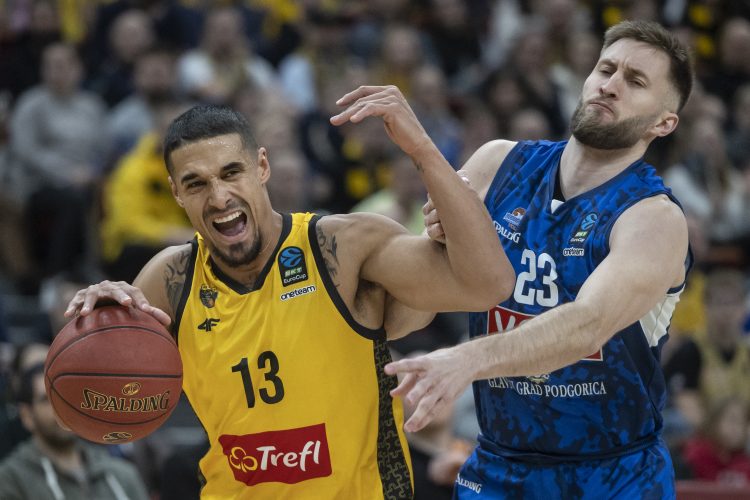 Euro Cup. Trefl Sopot - Buducnost Voli Podgorica.. Nz. Nick Johnson ( Trefl ), Mateo Dreznjak ( Buducnost ). 02.01.2025 fot. Krzysztof Mystkowski / KFP