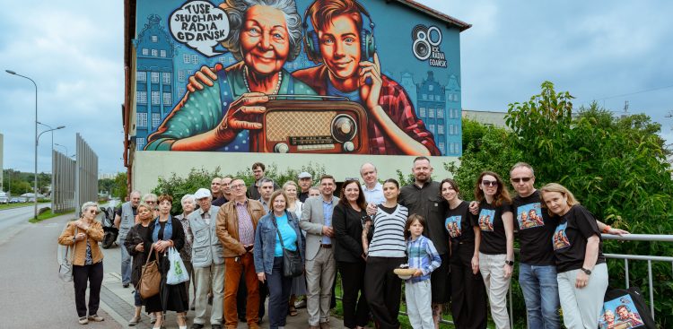 Mural z okazji 80. urodzin Radia Gdańsk. Uroczysta prezentacja, 23.07.2025 r. (fot. Jacek Klejment)