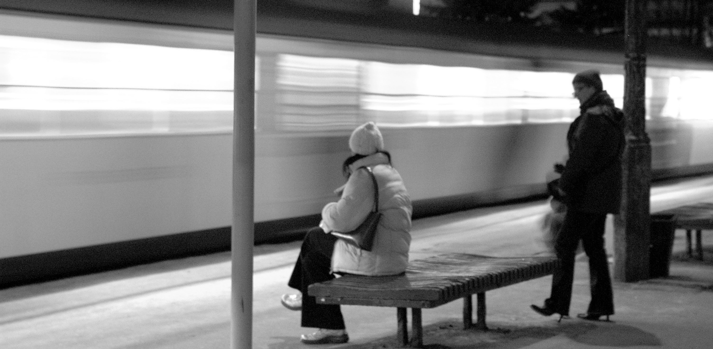 Dworzec Główny PKP w Gdyni nocą. Zdjęcie ilustracyjne (fot. Mariusz Kraczaniec / KFP)