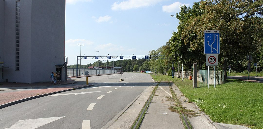 Wjazd do terminala promowego na Westerplatte, zdjęcie ilustracyjne (fot. Wikimedia Commons/Crusier)