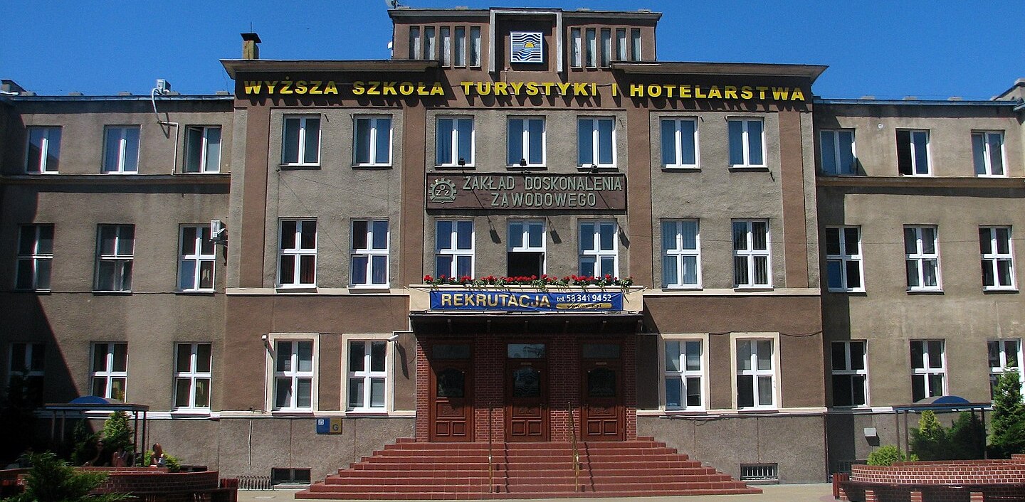 Wyższa Szkoła Turystyki i Hotelarstwa w Gdańsku (fot. Wikimedia Commons)