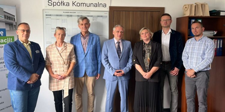 Na zdjęciu po środku Adam Werbowy (fot. Gmina Żukowo)