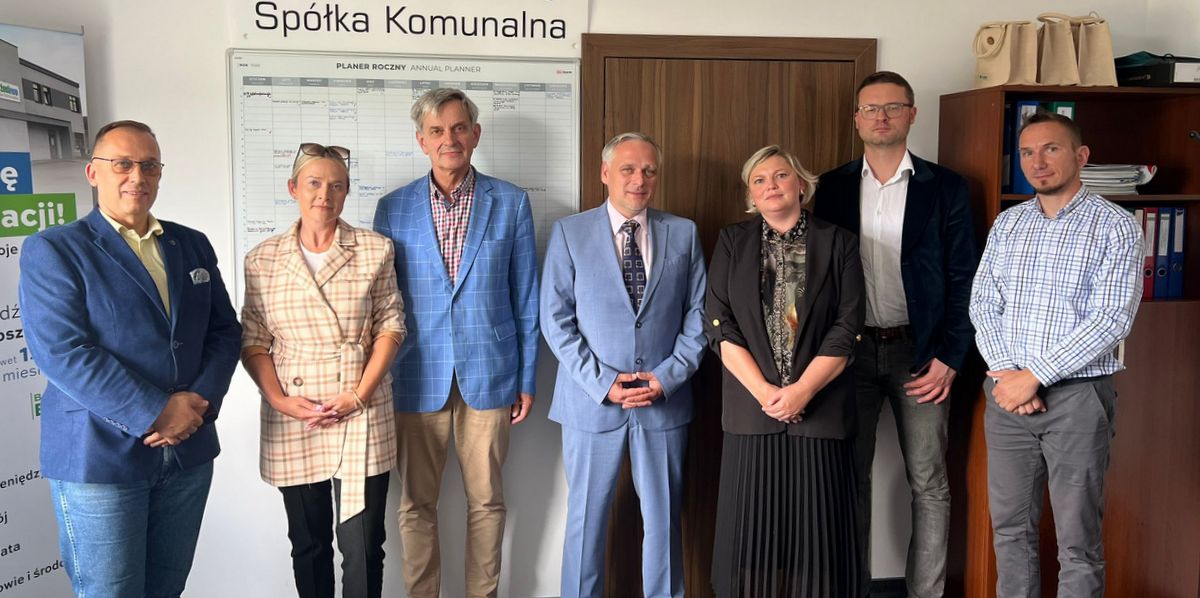 Na zdjęciu po środku Adam Werbowy (fot. Gmina Żukowo)