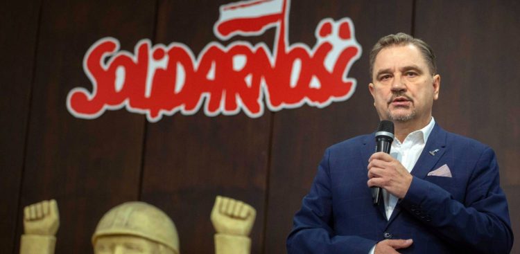 Zdjęcie archiwalne. Sala BHP Stoczni Gdańskiej. Uroczystość wręczenia powołań członkom Rady Instytutu Dziedzictwa Solidarności. Nz. przewodniczący Piotr Duda (fot. Anna Rezulak/KFP)