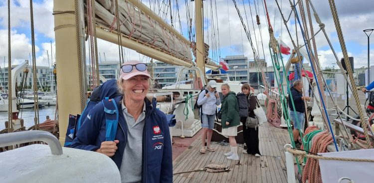 Żaglowiec STS "Pogoria" po rocznym rejsie wpłynął do portu macierzystego w Gdyni (fot. Radio Gdańsk/Anna Rębas)